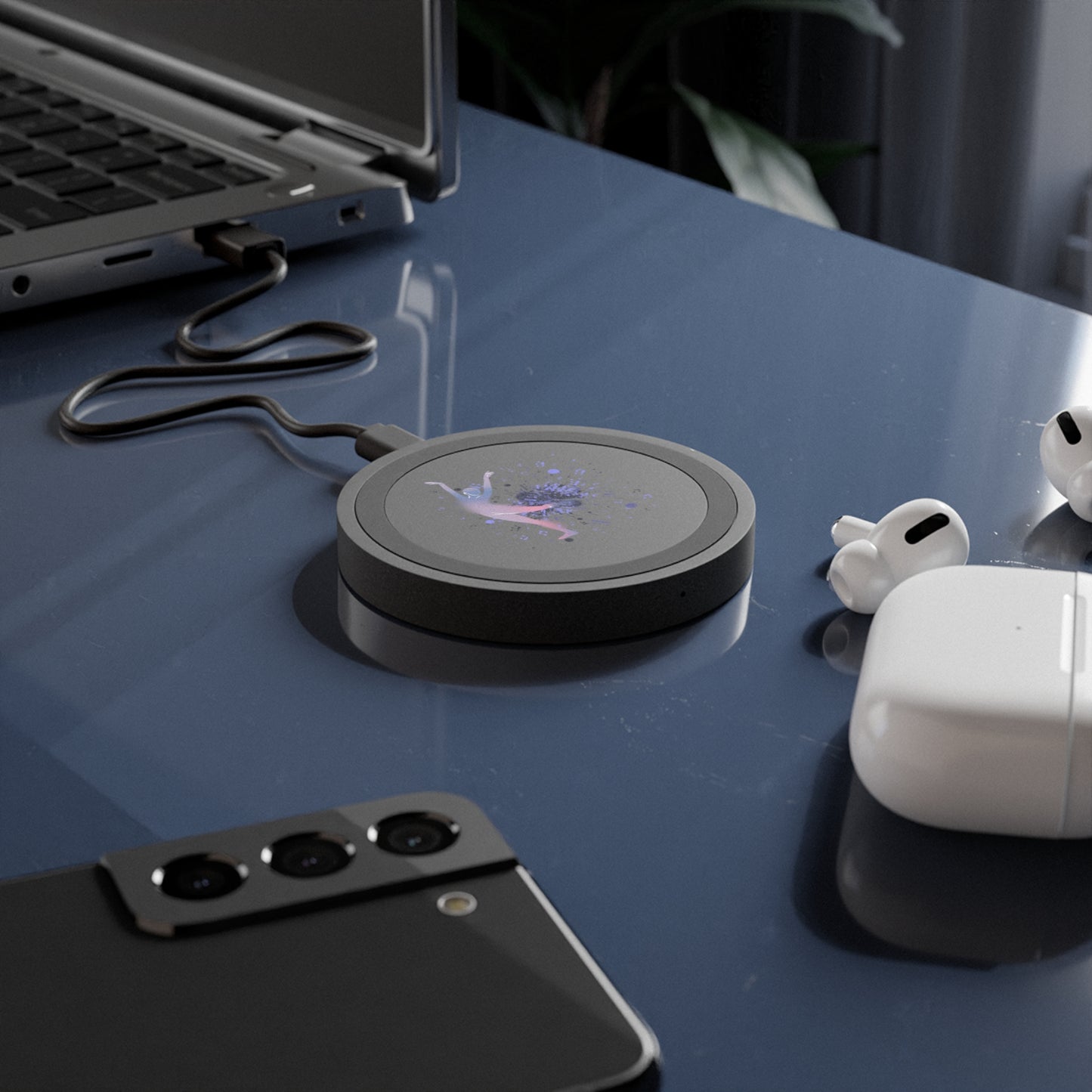Wireless Charging Pad with Artistic Splash Design, Modern Tech Accessory, Unique Gift for Tech Lovers, Home Office Decor